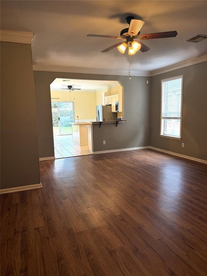 915 Saginaw Bay Ct - Photo 5 of 8