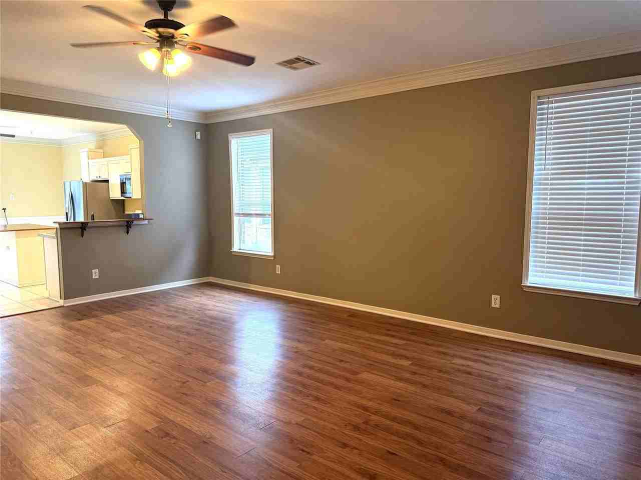 915 Saginaw Bay Ct - Photo 6 of 8