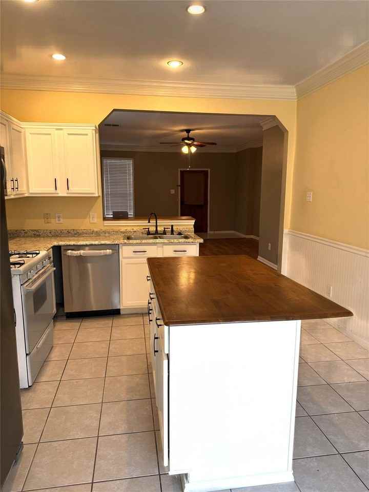 915 Saginaw Bay Ct - Photo 7 of 8