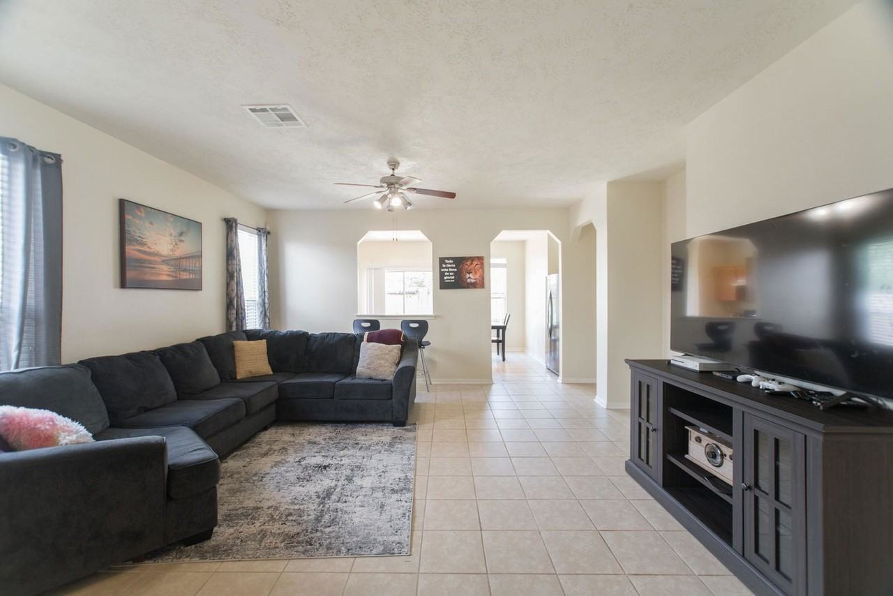 1111 Turnberry Park Ln - Photo 7 of 8