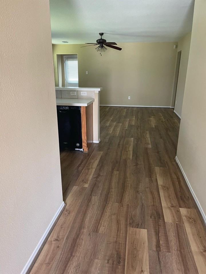 8714 Sunset Pond Dr - Photo 2 of 8