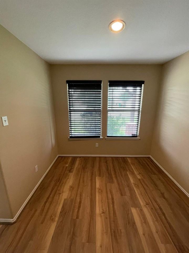 8714 Sunset Pond Dr - Photo 7 of 8