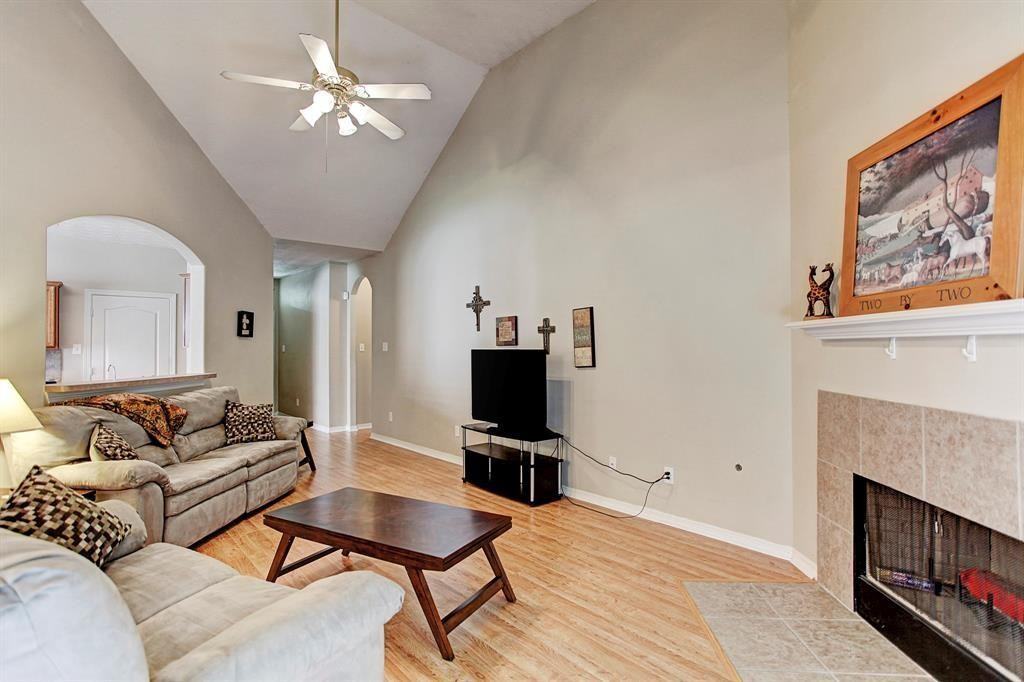 9211 Hidden Lake Cir - Photo 2 of 8