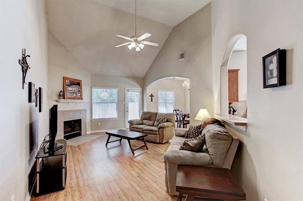 9211 Hidden Lake Cir - Photo 3 of 8