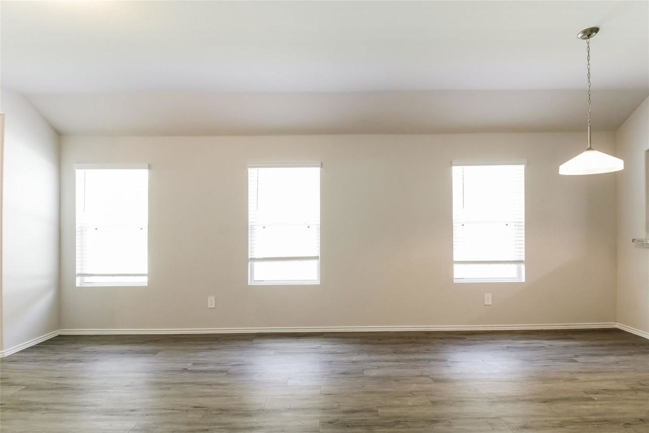 2528 Shad Dr - Photo 4 of 8