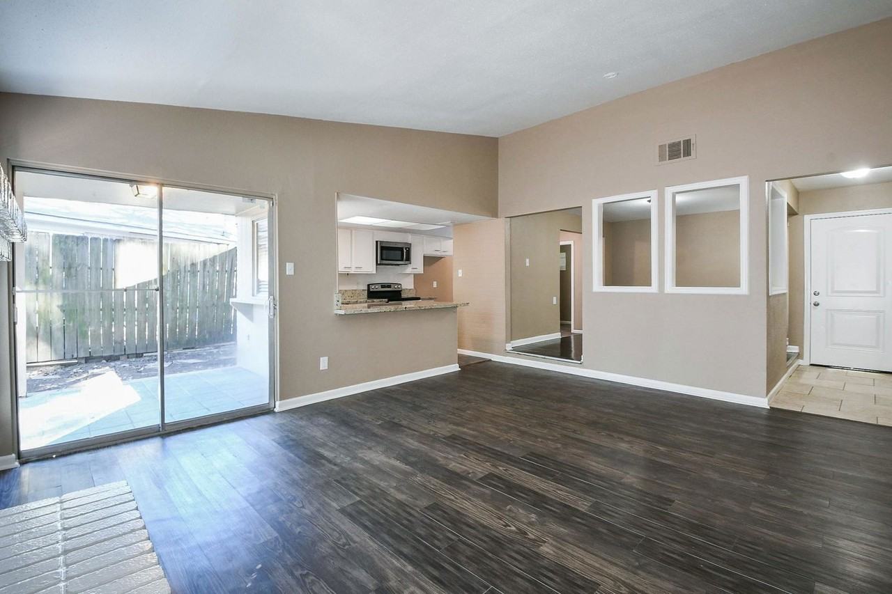 21 Pineash Ct - Photo 5 of 8