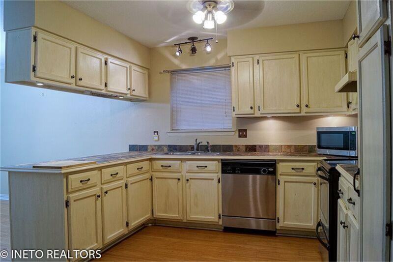 29 Coralberry Ct - Photo 4 of 8