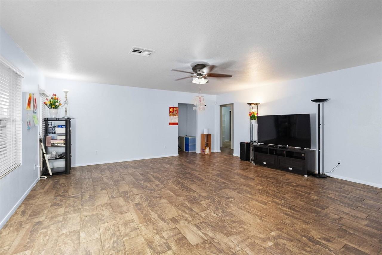 16882 Blackberry Lily Ln - Photo 4 of 8