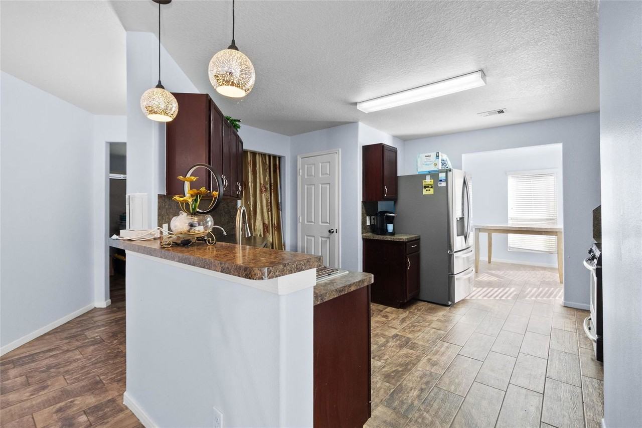 16882 Blackberry Lily Ln - Photo 6 of 8