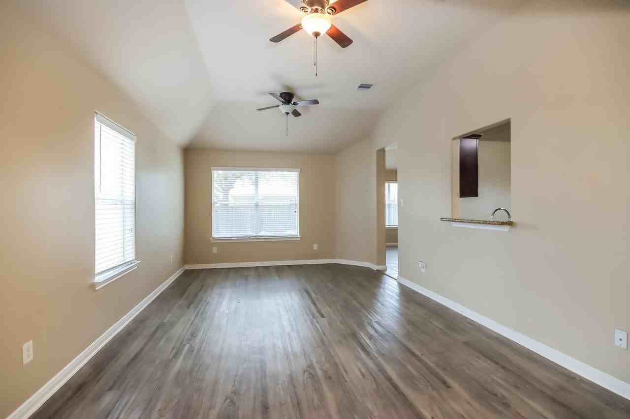 308 Broken Pine Ct - Photo 3 of 8