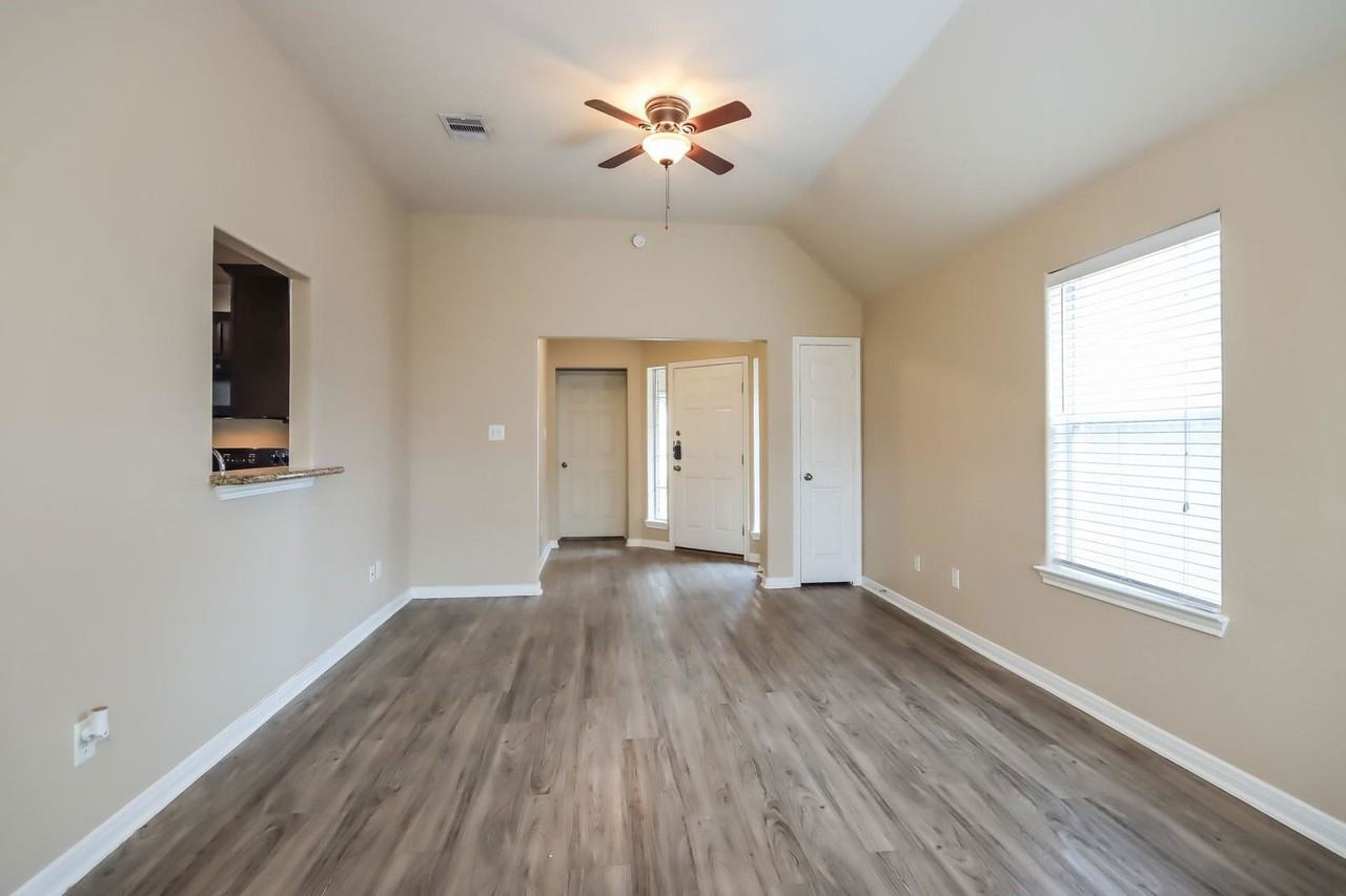 308 Broken Pine Ct - Photo 4 of 8