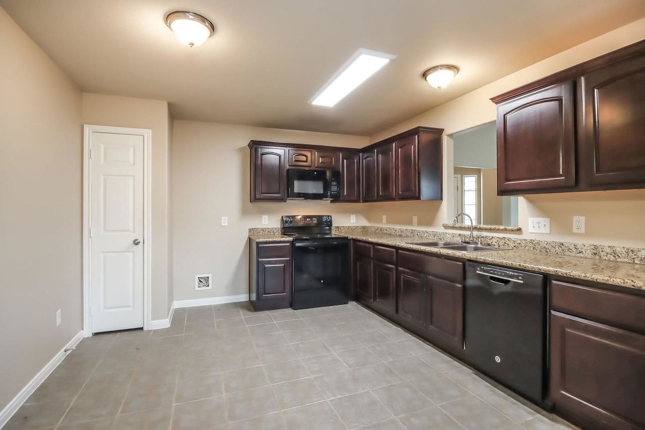 308 Broken Pine Ct - Photo 5 of 8