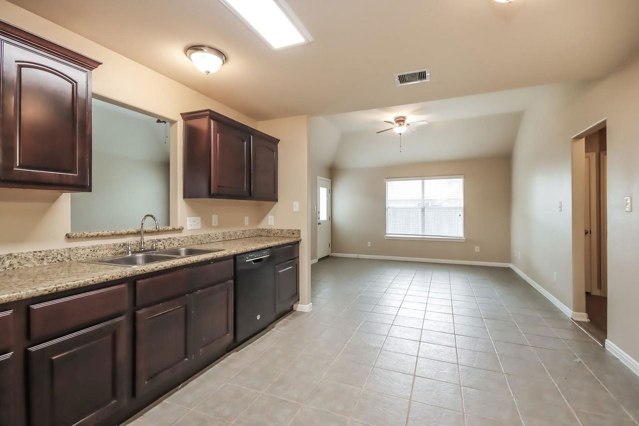 308 Broken Pine Ct - Photo 6 of 8