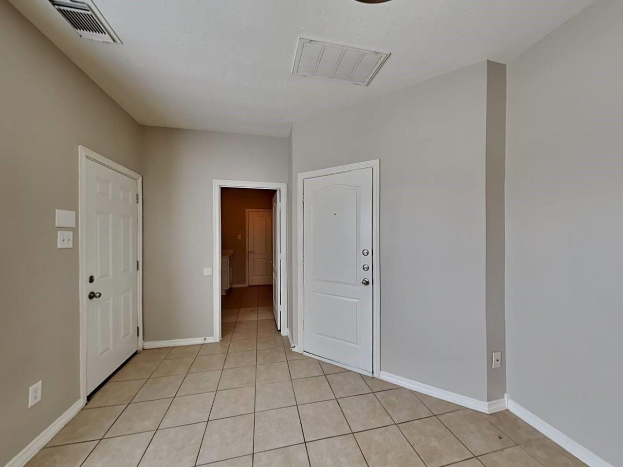 28919 Hidden Lake Ct - Photo 2 of 8