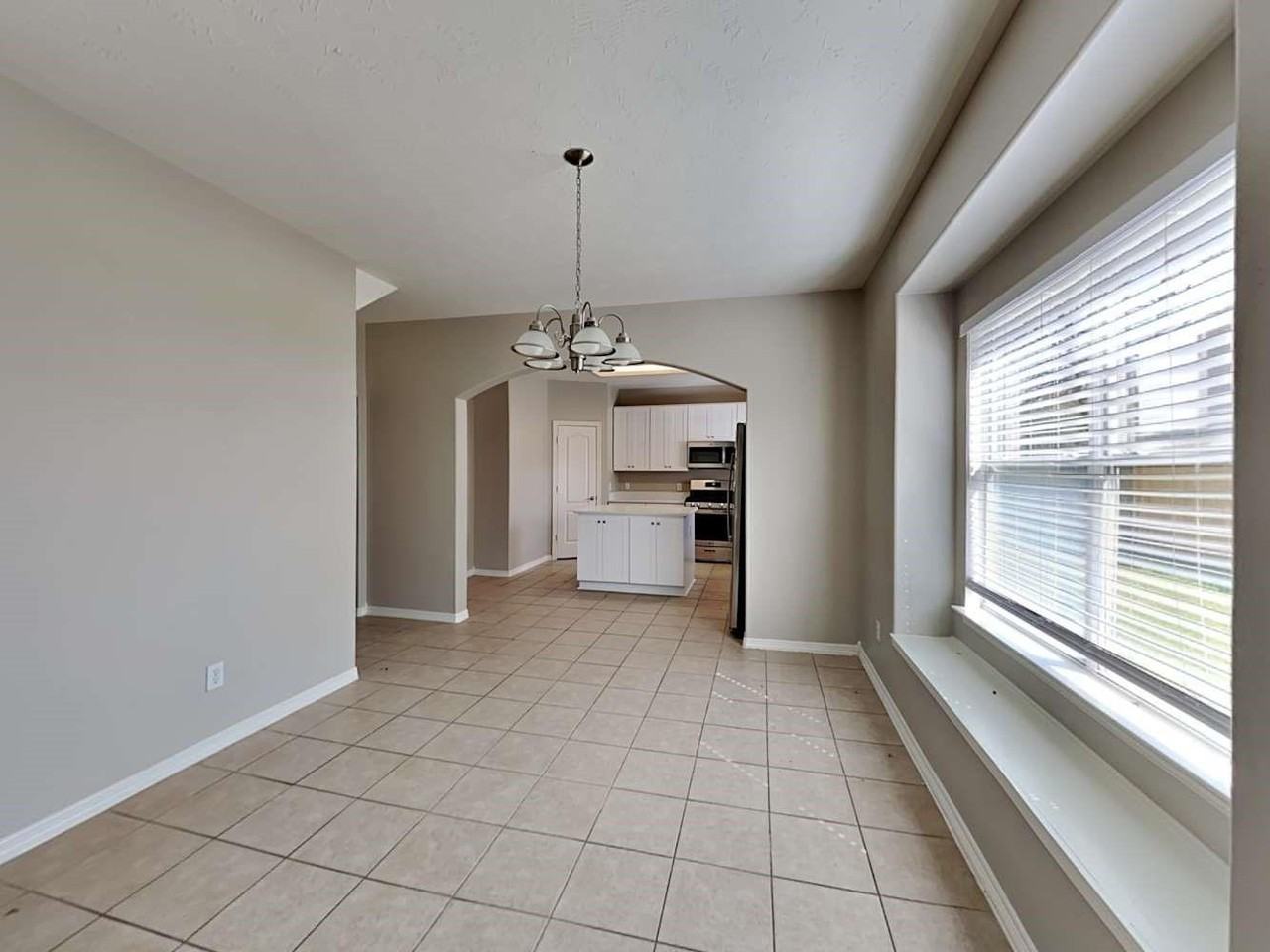 28919 Hidden Lake Ct - Photo 3 of 8