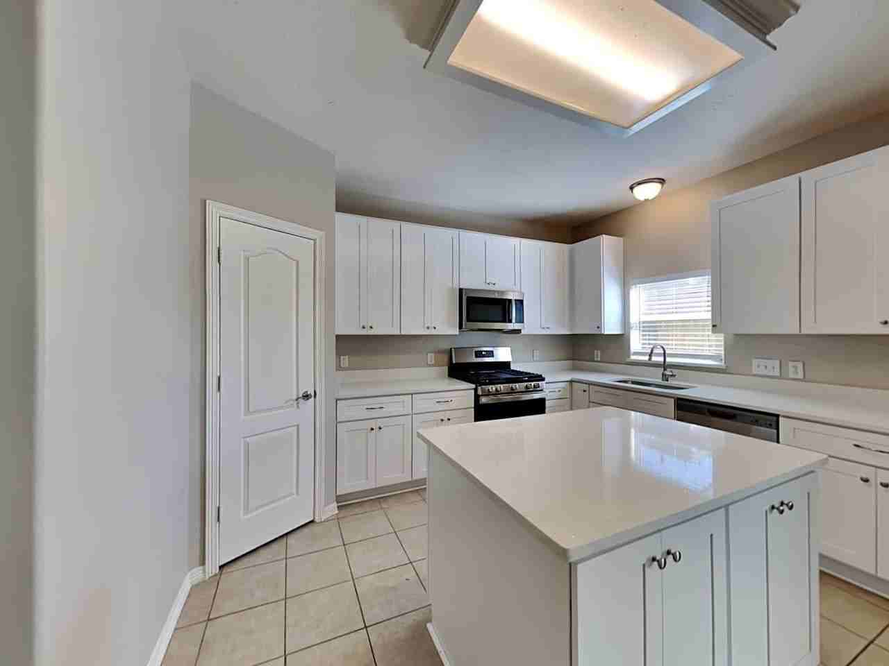 28919 Hidden Lake Ct - Photo 6 of 8