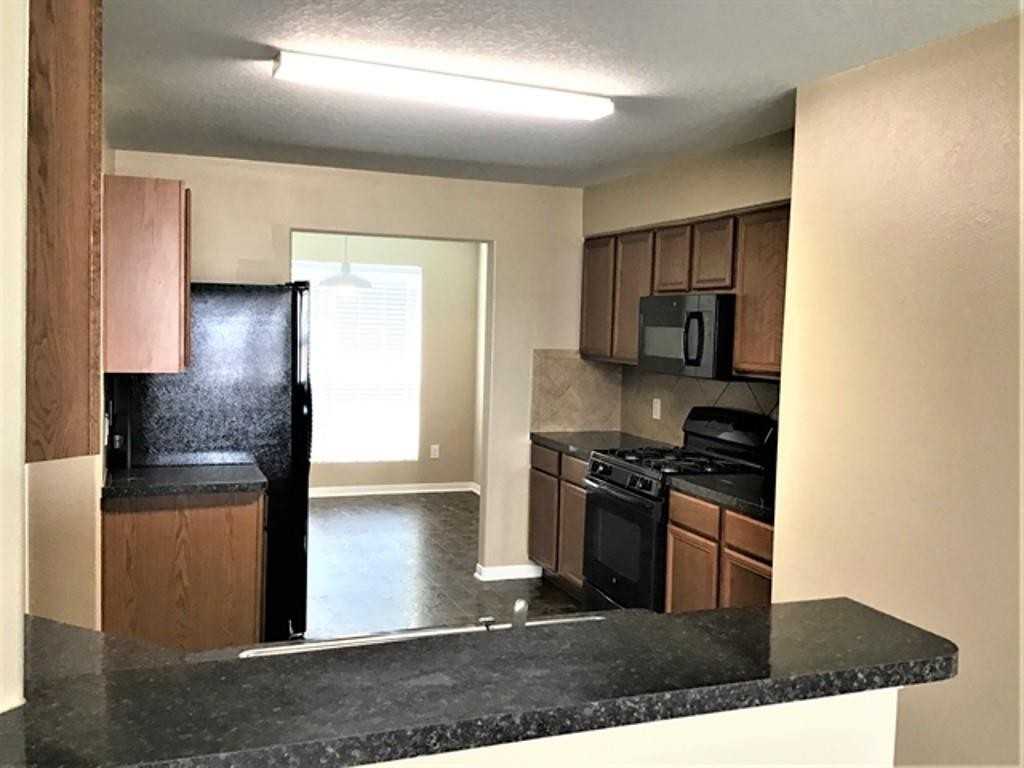 16843 Blackberry Lily Ln - Photo 2 of 8