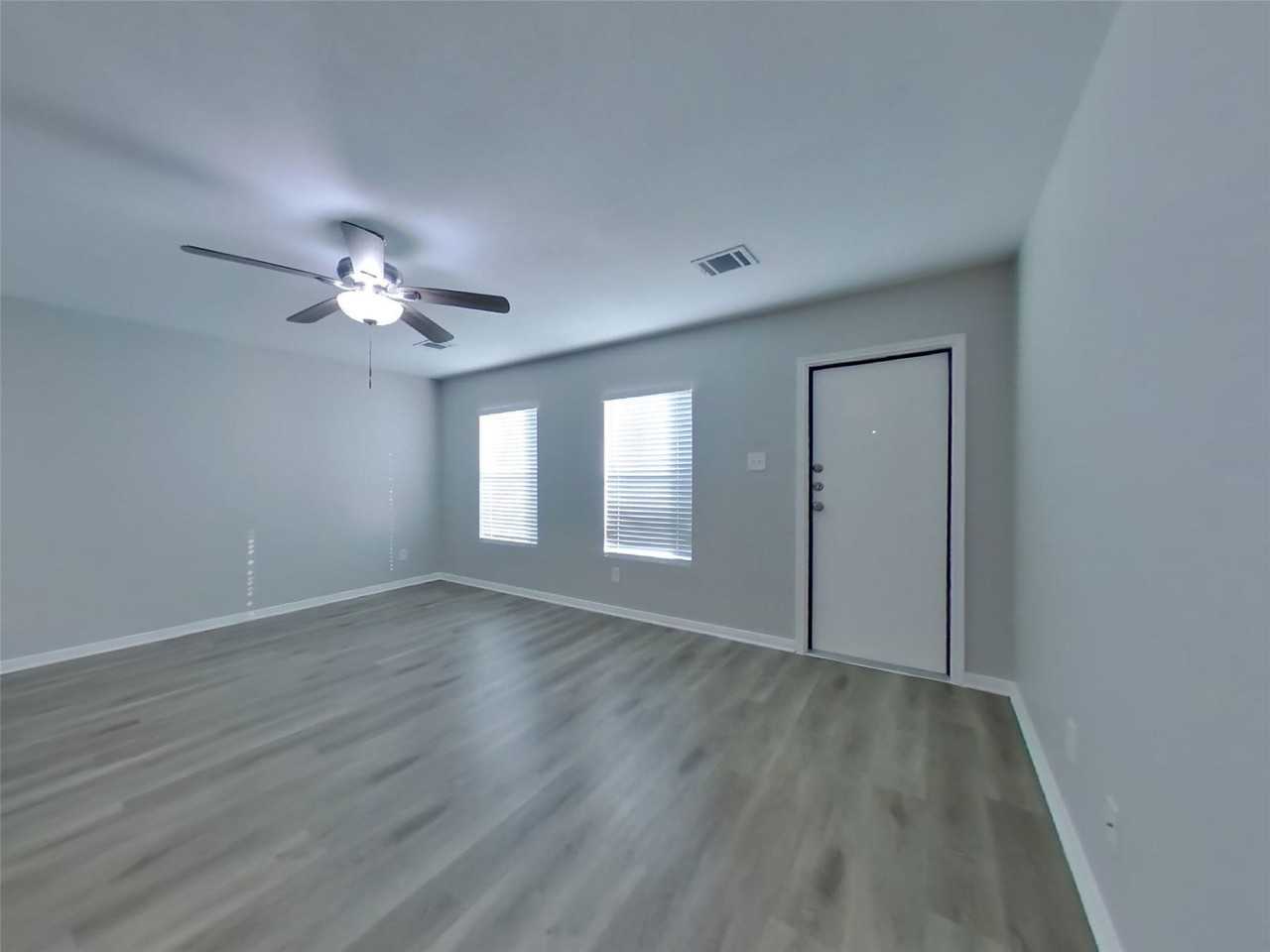 15676 Del Norte Dr - Photo 3 of 8