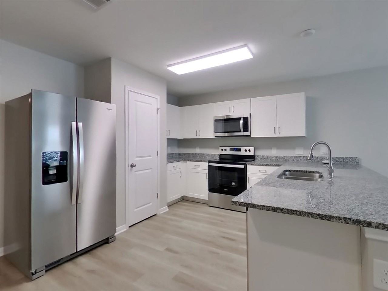 15676 Del Norte Dr - Photo 4 of 8