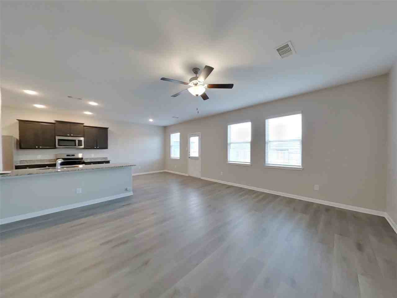 21108 Titian Dr - Photo 2 of 8