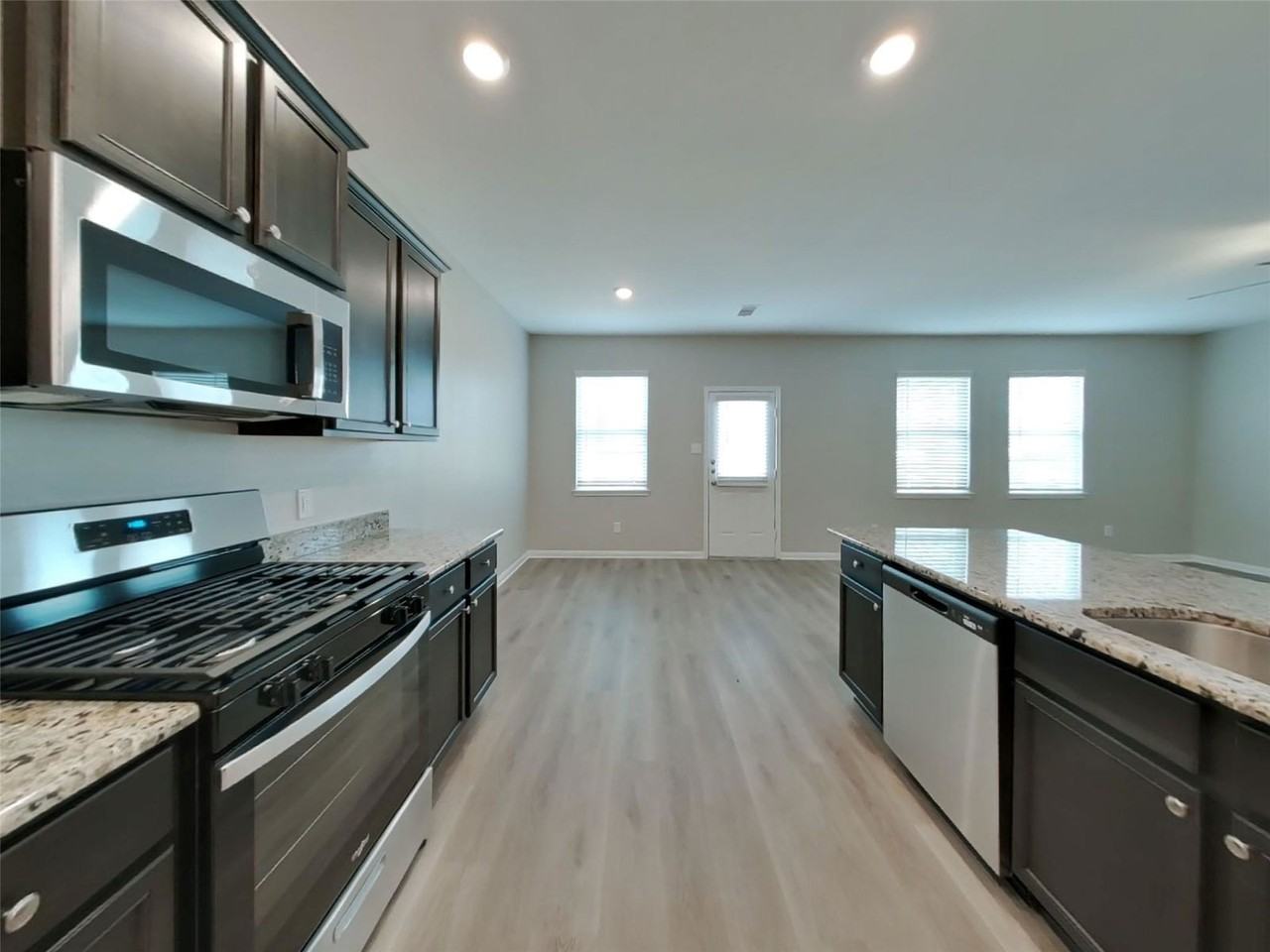 21108 Titian Dr - Photo 7 of 8