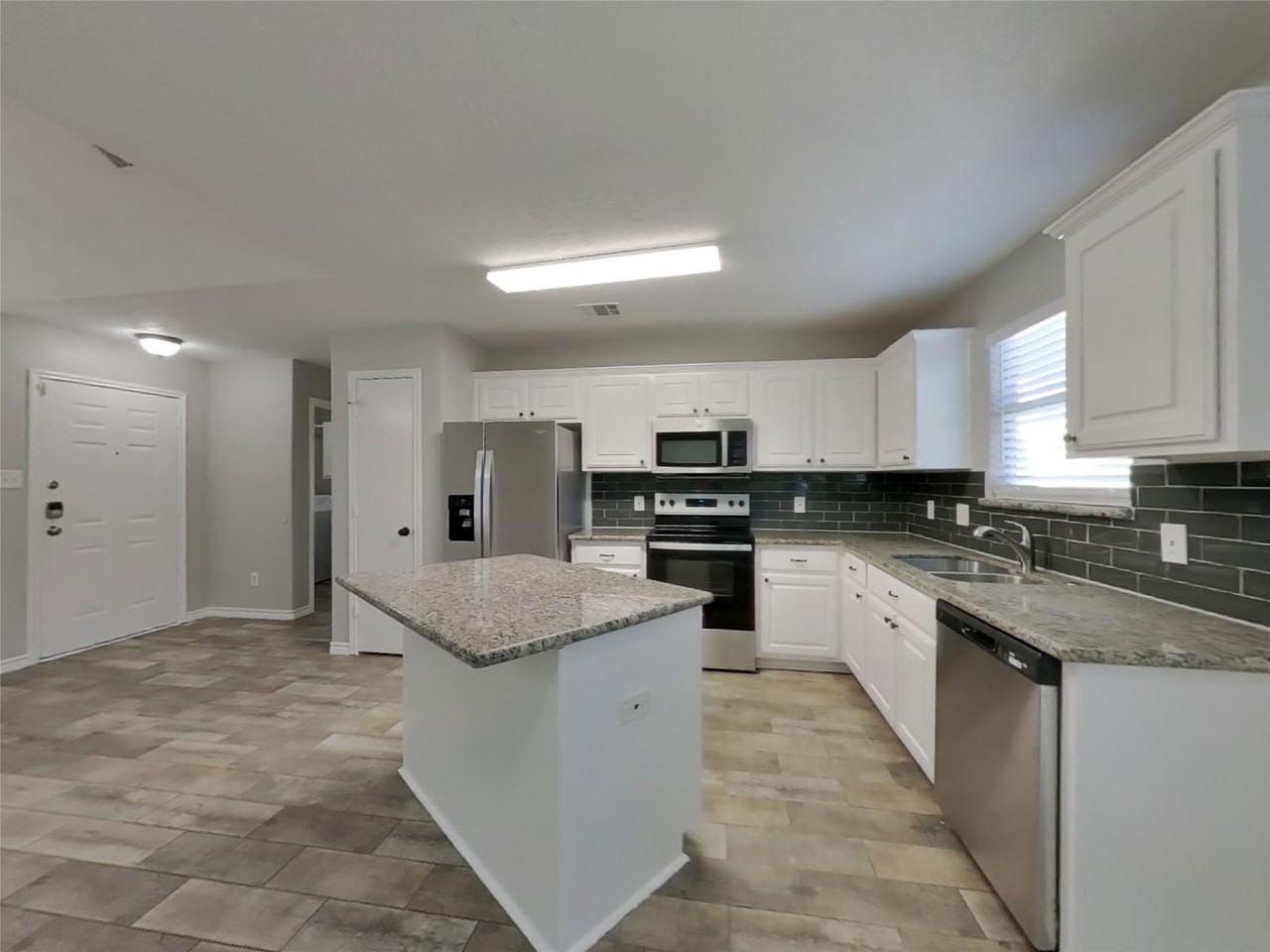 16229 Summerset Estates Blvd - Photo 4 of 8