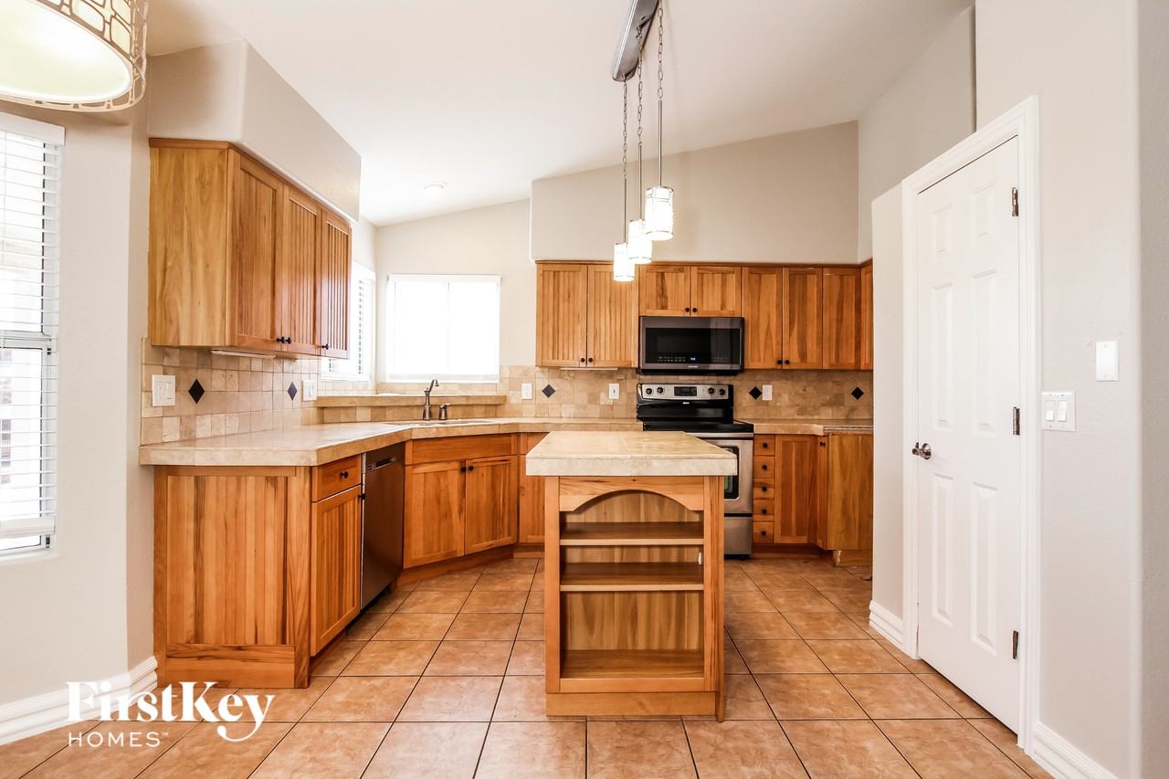 15077 N 85th Ave - Photo 4 of 15