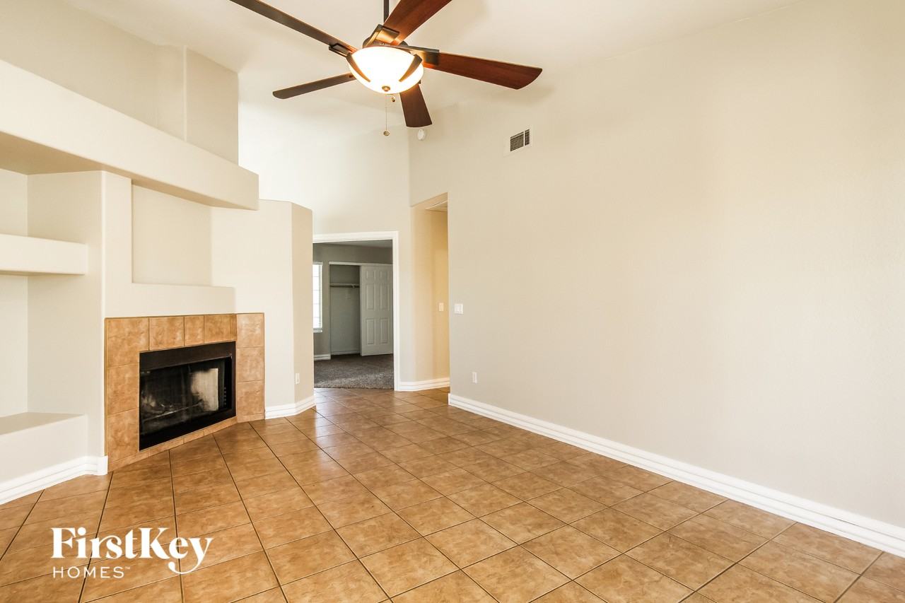 15077 N 85th Ave - Photo 6 of 15