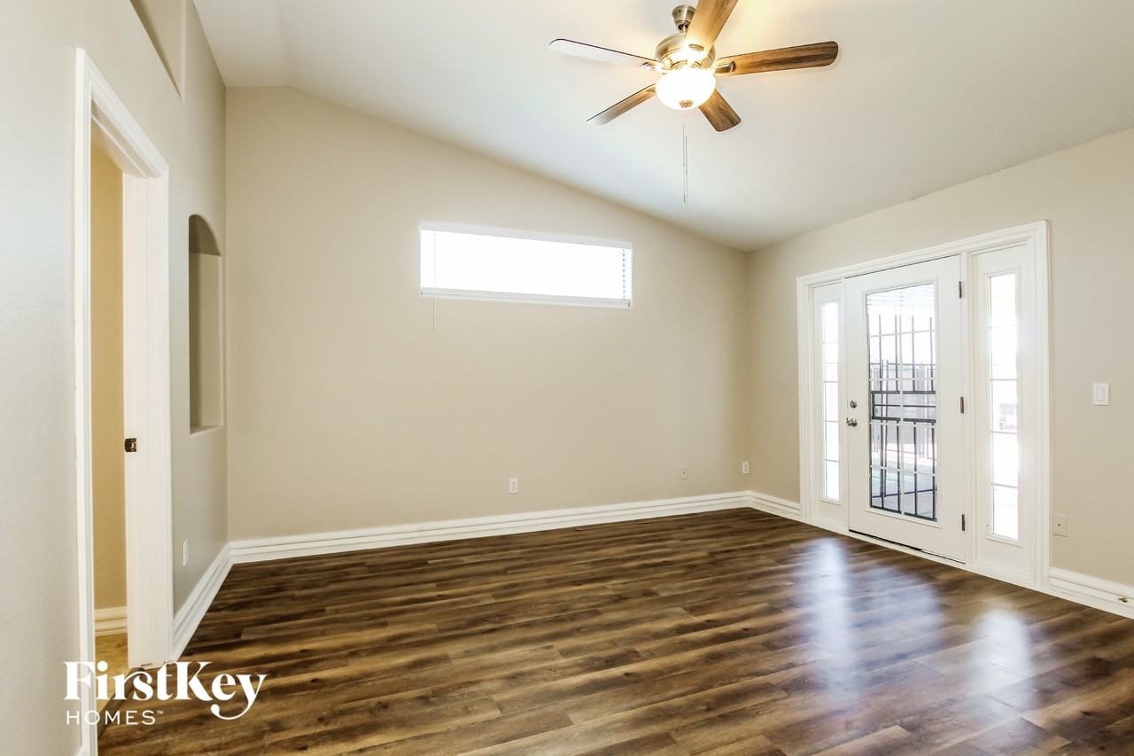 15077 N 85th Ave - Photo 7 of 15