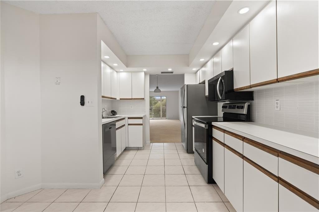 1801 Eleuthera Pt #J3 - Photo 6 of 36