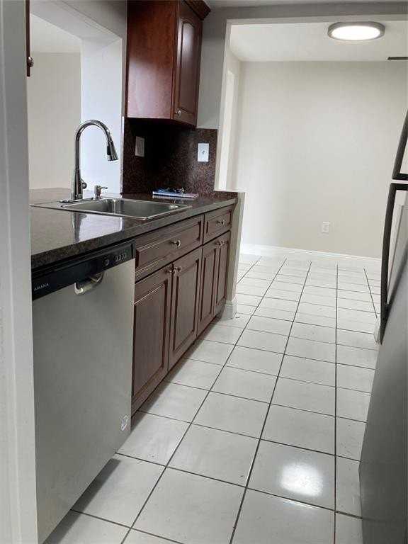 6881 Nw 26th St - Photo 4 of 24