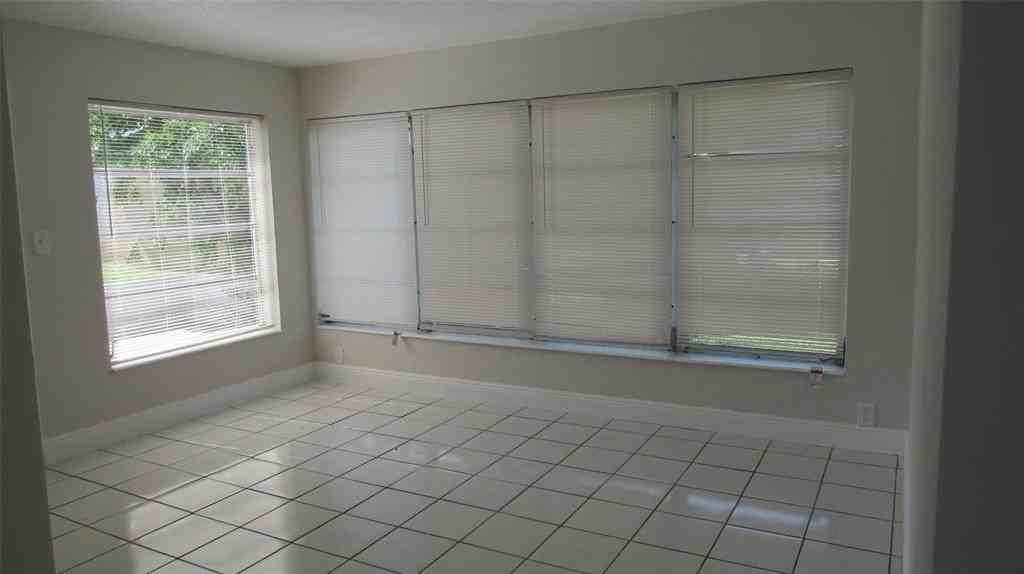 6881 Nw 26th St - Photo 7 of 24