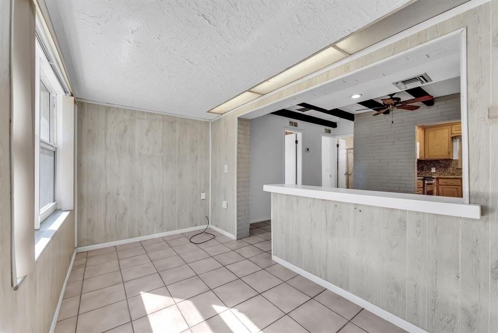 1608 N 58th Ave - Photo 7 of 24