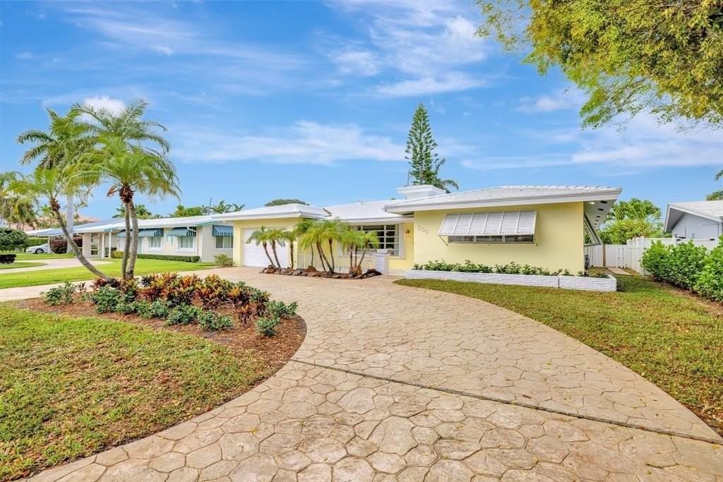 259 Corsair Ave - Photo 4 of 50