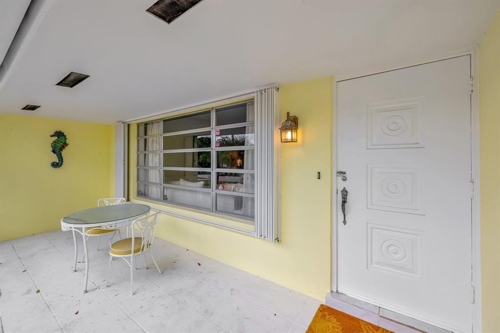 259 Corsair Ave - Photo 6 of 50