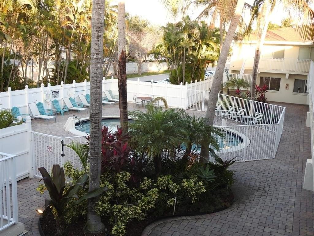 1872 Ne 46th St #D12 - Photo 2 of 11