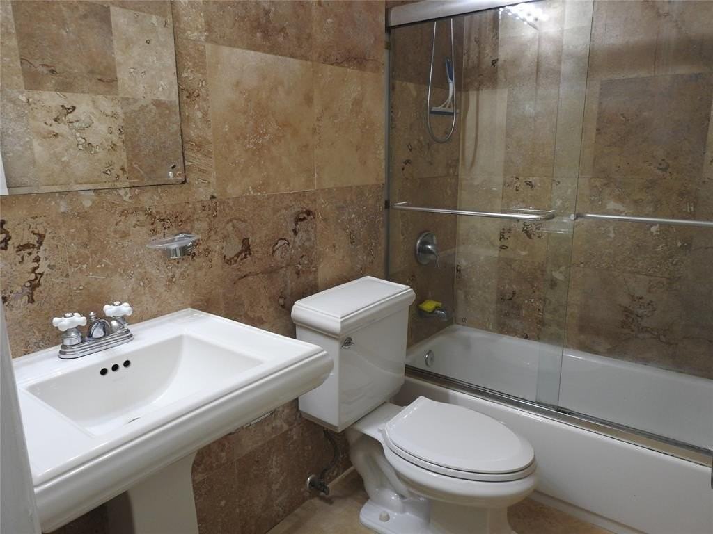 1872 Ne 46th St #D12 - Photo 6 of 11