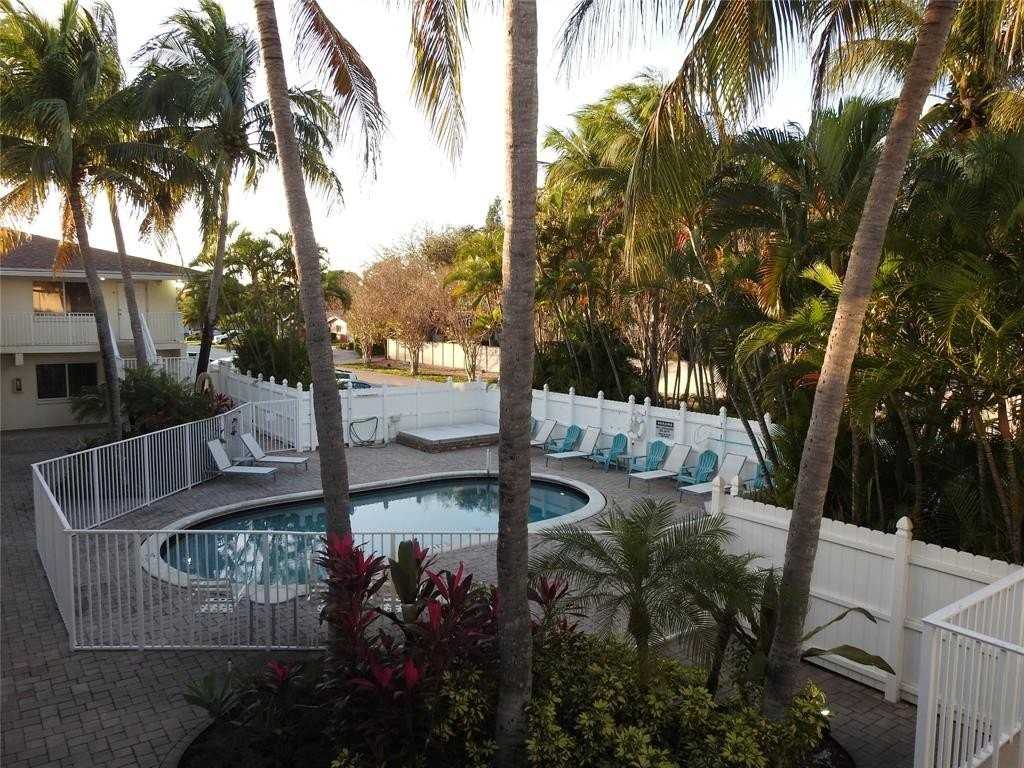 1872 Ne 46th St #D12 - Photo 7 of 11