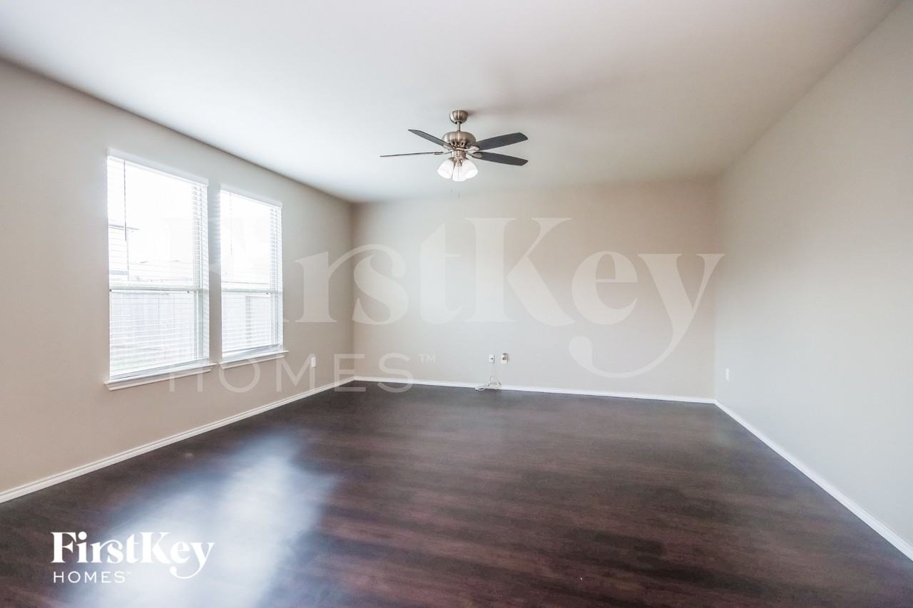 4411 Windmill Run Dr - Photo 3 of 15