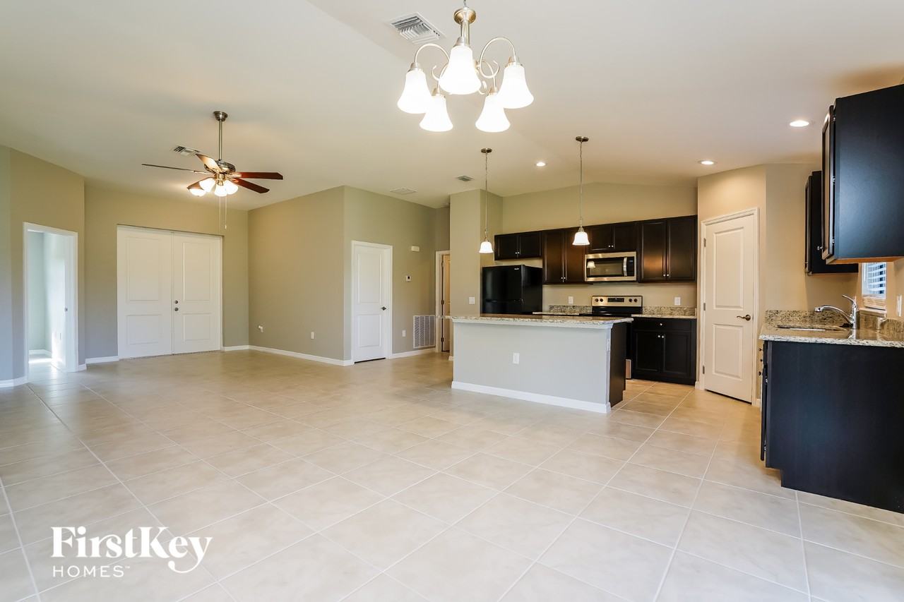 2616 30th St Sw - Photo 4 of 15