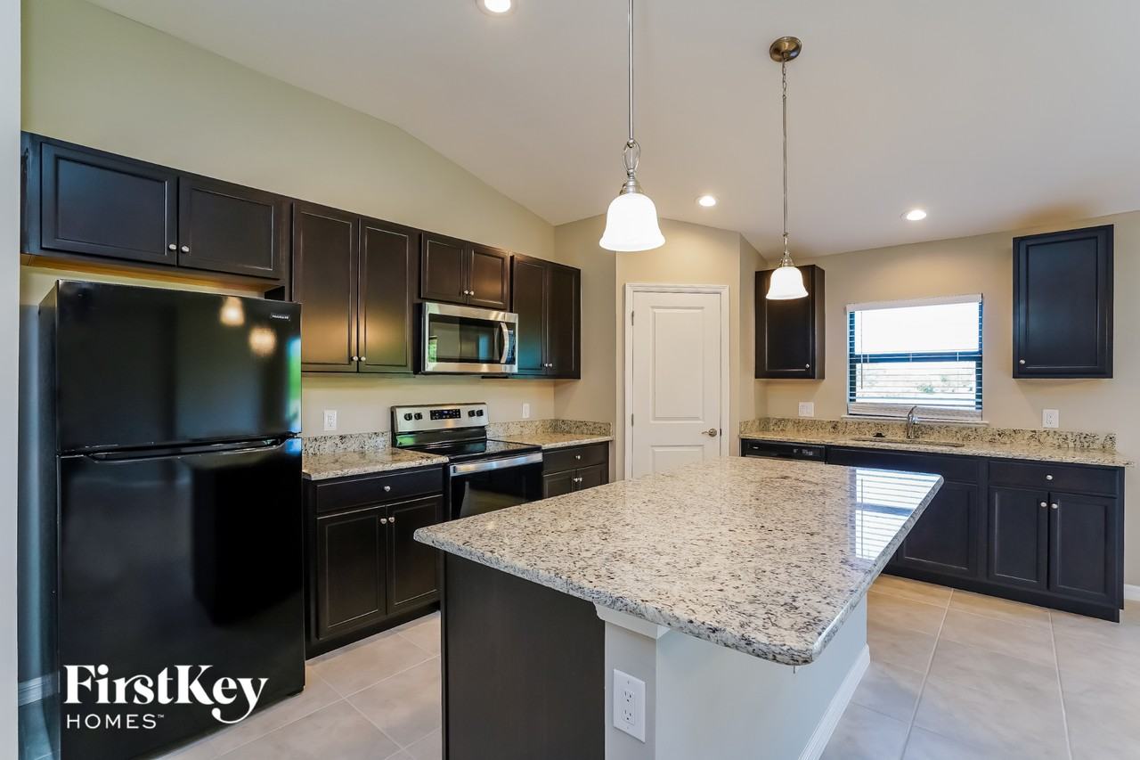 2616 30th St Sw - Photo 5 of 15