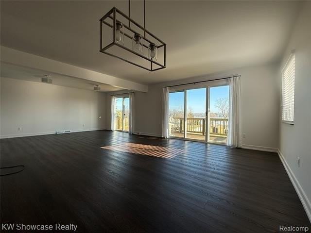 3506 Moberly Dr - Photo 4 of 17