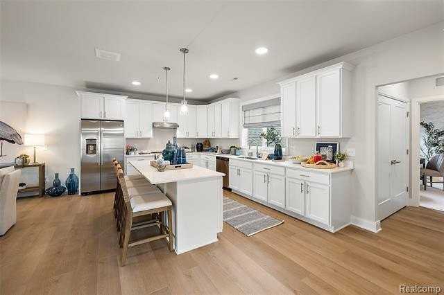 124 Heights Rd - Photo 5 of 50