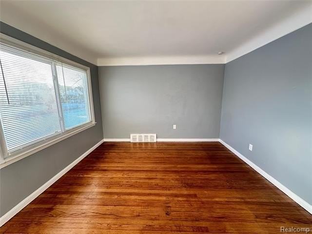 8685 Vaughan St - Photo 3 of 15