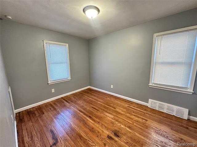 8685 Vaughan St - Photo 7 of 15