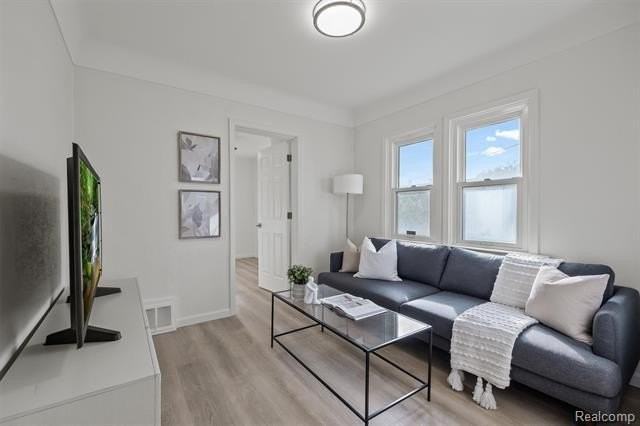 20910 Collingham Ave - Photo 3 of 19