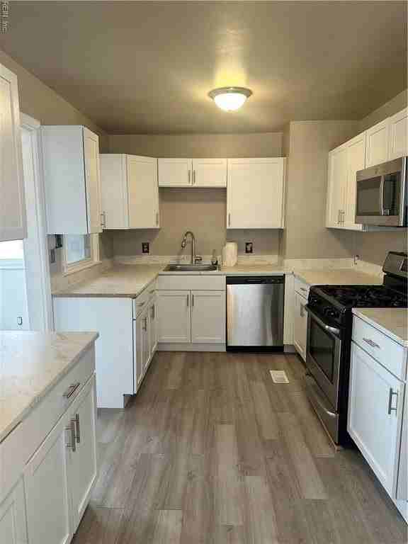 717 73rd St - Photo 5 of 21