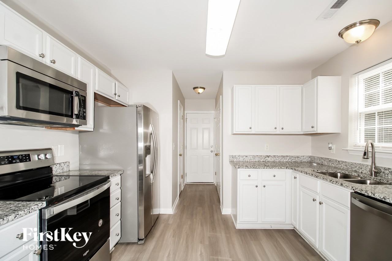 1403 Rosebay Ct - Photo 5 of 15