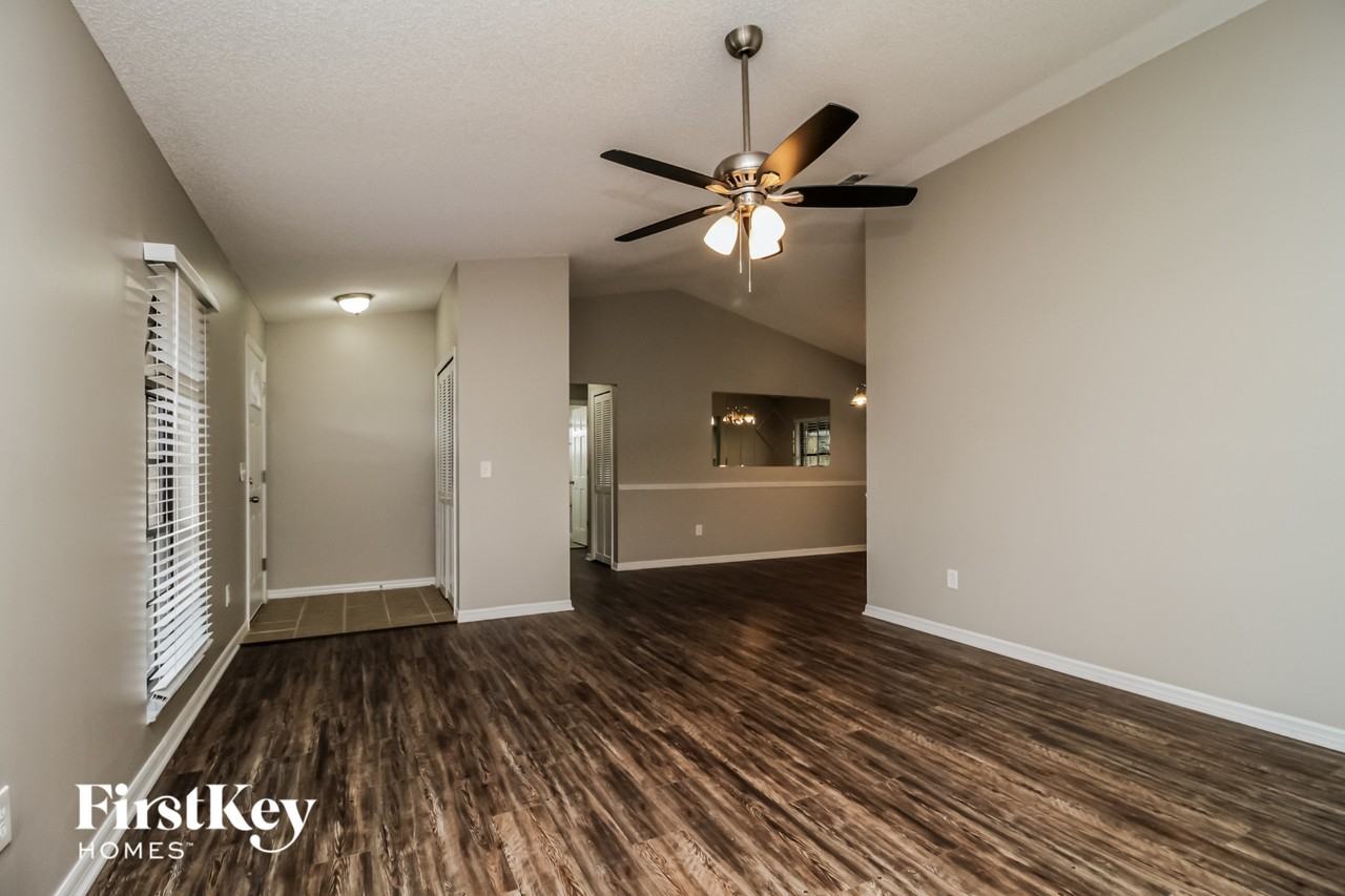 836 Sylvia Dr - Photo 3 of 15