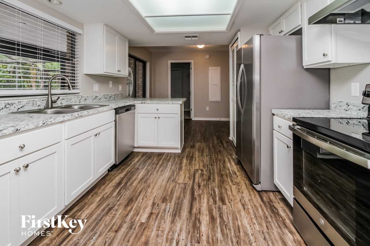 836 Sylvia Dr - Photo 7 of 15